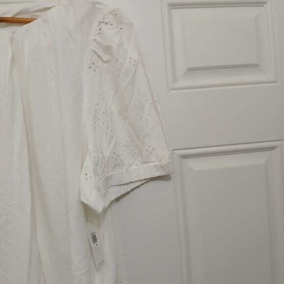 Old navy womens 2xl white puff sleeve eyelet top - Picture 2 of 8